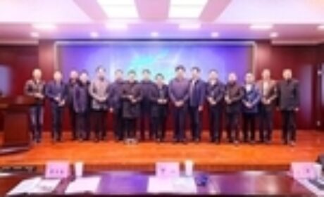 扬州完美荣获“扬州市企业绿色发展优秀案例”奖杯