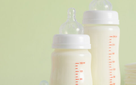 婴幼儿配方乳粉产品不得使用 “生态牧场”“母乳化”等信息或表述